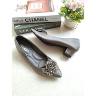 Ivory Sepatu Hak Wanita Jumbo Fashion B533-AG11 Hitam & Abu