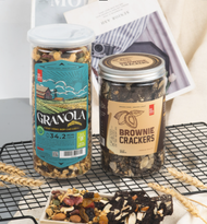 Combo Brownie Crackers 250Gr Và Granola Mix Hạt 500Gr Thương Hiệu Gạch Đỏ