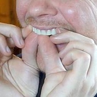 微笑假牙 smile 自然色 上排牙貼 上排牙套 矽膠模擬牙齒牙套 正畸牙齒 矽膠器 護齒器 假牙護理 仿真牙齒
