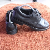 Sepatu boot kokoh " Hawkins" Upper kulit asli tebal, tapak kokoh. Size 39,5 insole 245