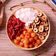Ingredients for making sweet soup 100gr Longan + 100gr red apple + 100gr goji berries