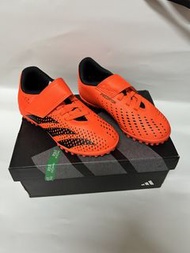 兒童足球鞋Adidas Predator Accuracy 4 室外踢足球波鞋，鮮艷橙色，魔術貼設計，適合各種人造草地和硬地場地(size28碼US10.5、UK10K、CHN165) kids fo