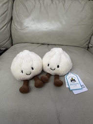 放 the Jellycat Amuseables Yum & Sum Dumplings 小籠包 毛公仔