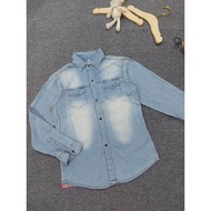Hollister 1122 boys' long-sleeved shirt with blue jeans and black buttons