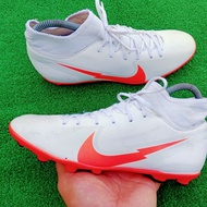 KASUT BOLASEPAK NIKE SAIZ 6UK