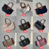Longchamp original / green大$$810,中$750長柄tote bag，背囊細$720，大背囊$930，迷你手提包$540，專櫃正貨
