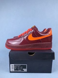 Nike Air Force 1 Low af1系列低幫休閑運動鞋， Dark Team Red 漆皮酒紅橙色 IC4489-601