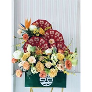 Set of 60 triangle gift boxes containing husband and wife cakes, chocolate, and wedding candy, size 