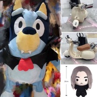 《極罕·大隻60 cm》歐美正版全新有吊牌、特別版吸血鬼伯爵bluey公仔 bluey生日禮物 🎁 議價一律黑名單‼️看圖2落單‼️$$209@60cm攬枕size✨ vampire bluey ki