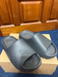 adidas YEEZY SLIDE 黑色鋸齒運動 拖鞋