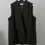 Alisa Sonya ชุดสูทผู้หญิงเสื้อแขนกุดเปิดด้านหน้าและกางเกงขาสั้น