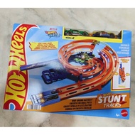 Hot Wheels Stunt Tracks Whip Around Raceway - HTK17 Racing Car Track Toy