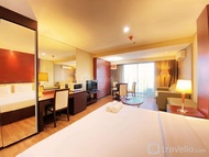 Fancy and Nice Studio at El Royale Apt By Travelio