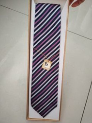 義大利品牌 Antonio Baldan的百分之百純蠶絲領帶，此為贈物，所以便宜分享