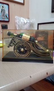 收藏超過40年，全原裝未拆 小見 100%new COURVOISIER V.S.O.P. 拿破崙 VSOP 拔蘭地酒版 連 炮車& 透明膠盒 (see settlement location fri