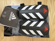 Adidas 護膝中碼