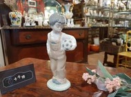 【卡卡頌 歐洲跳蚤市場/歐洲古董 】西班牙老件_Lladro Nao 手工 雅緻瓷偶 帶著足球的男孩 p1396