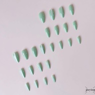 Shimmer Green Cat Eyes Fake Nails 24 Pieces Durable ABS Material Comfortable Almond Shape