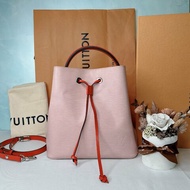 LV 粉色水波紋水桶包