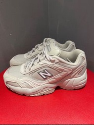 New Balance NB 452 女裝米色