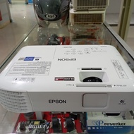 Proyektor Bekas Epson Eb X500 Seperti Baru