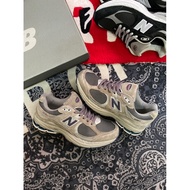 NB 2002r Charcoal Grey