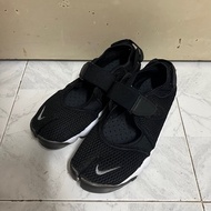 Nike黑白色忍者鞋