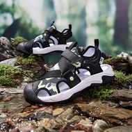 Xtep รองเท้าแตะเด็ก2025สำหรับเด็กชายรองเท้าแตะ Baotou เด็กขนาดกลางและใหญ่รองเท้าแตะชายหาดไม่ลื่นด้าน