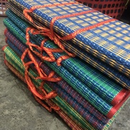 Tikar Berkelah Lipat Plastik Tradisional Tikar ala ala mengkuang saiz 4x6 dan 6x6 (RANDOM COLOUR)
