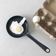 雞蛋貓。圍兜。嬰兒帽。奶嘴收納。雙頭夾。平安符包。彌月禮盒