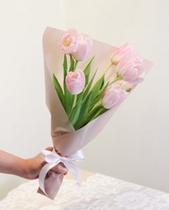 蜜桃粉鬱金香花束