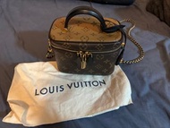 LV vanity PM (with receipt)