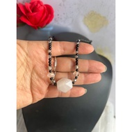 3.5mm small black stone necklace mixed with 4 to 8mm diamond-cut tea crystal, 18mm rose quartz, 46cm