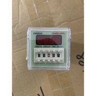 DH48S-1Z Timer relay with base.