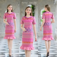 Kety Smile เดรสผ้าไหมแกมฝ้าย พิมลาย คอบัว แต่งระบายชายหางปลา อัดกาวทั้งชุด สวยน่ารักสุดๆ (S-2XL) N44