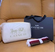 coach f75818 相機包 郵差包 白色 牛皮馬車款 全新真品 有發票 有保證卡                                                               coach Coach 包包 手提包 斜背包 馬車logo 腰包 經典馬車 荔枝紋皮革 肩背 精品 情人節 禮盒 女性 男性 送禮 精品包 coach women's jes crossbody double zip purse horse carriage messenger bag