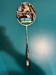 (最後一塊，送Yonex拍套手膠）正版全新Yonex Astrox 99 Play天斧99羽 毛球拍白虎紋
