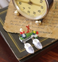 金銀寶貝 古董荷蘭塑料風車木屐垂墜別針胸針 B1850