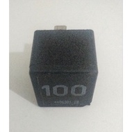 (USED) RELAY 4PIN 7M0951235A V23136-J6-X45