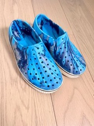 Authentic Native Kids Shoes Size 29