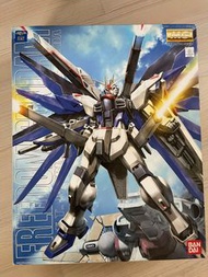 Bandai MG Freedom Gundam 模型 1/100
