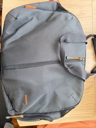 Tucano 灰色大背包
