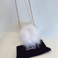 Chanel白色毛毛圓餅包
