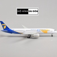 Boeing 787 Dreamliner Mongolian Airlines – 1:400 Scale Model | Aircraft Model