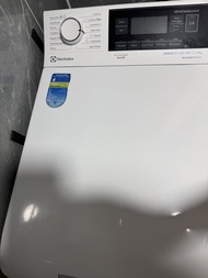 ［保養至2029］Electrolux 窄身蒸氣洗衣機 - EW8T3732PF 智能變頻