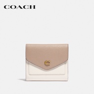 COACH กระเป๋าสตางค์ขนาดเล็กผู้หญิงรุ่น Wyn Small Wallet In Colorblock สีขาว C2619 B4R97