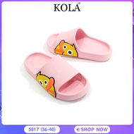 รองเท้าแตะ KOLA รุ่น 5817 รองเท้าแตะแบบสวม รองเท้าแตะผู้หญิง รองเท้ายางลายการ์ตูนเป็ด น้ำหนักเบา พื้นนุ่มสวมใส่สบาย รุ่นฮิตตลอดการ