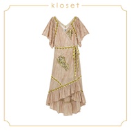 KLOSET Ruffle Wrap Dress (SS20-D013) ชุดเดรสแต่ดีเทลเทปโซ่และเลื่อมใบไม้