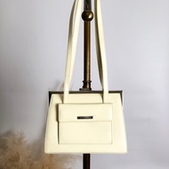 【 日本直送 名牌中古包 】Yves Saint Laurent YSL 伊夫聖羅蘭 側背包 象牙白 經典Logo 皮革 復古 醫生包 d5tgaj