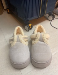 😍😍99.999% 新毛毛拖鞋 38-39碼，日本買，着左一次，日本旅行必備